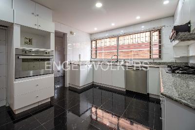 Apartamento de 3 alcobas en venta en Santa Barbara Occidental, Bogotá, 238 m² · foto 8 de 20