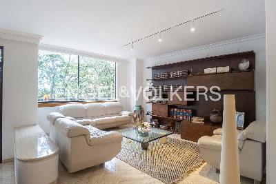 Casa de 3 alcobas en venta en El Poblado, Medellín, 579 m² · foto 3 de 13