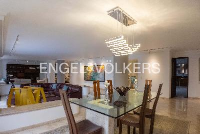 Casa de 3 alcobas en venta en El Poblado, Medellín, 579 m² · foto 6 de 13