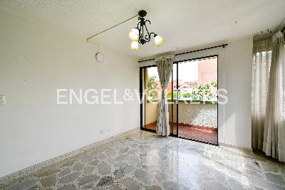 Apartamento de 4 alcobas en venta en Laureles, Medellín, 158 m² · foto 2 de 12