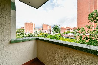 Apartamento de 4 alcobas en venta en Laureles, Medellín, 158 m² · foto 4 de 12