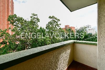 Apartamento de 4 alcobas en venta en Laureles, Medellín, 158 m² · foto 5 de 12