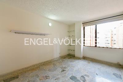 Apartamento de 4 alcobas en venta en Laureles, Medellín, 158 m² · foto 10 de 12
