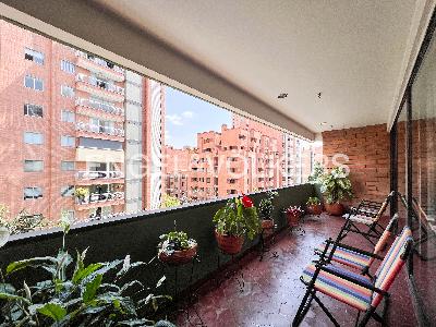 Apartamento de 3 alcobas en venta en Laureles, Medellín, 183 m² · foto 5 de 16