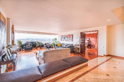 Apartamento de 4 alcobas en venta en El Refugio, Bogotá, 354 m² · foto 2 de 19