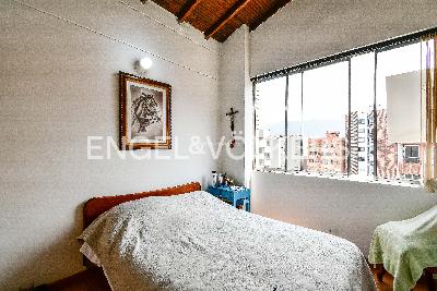 Apartamento de 4 alcobas en venta en Laureles, Medellín, 142 m² · foto 9 de 12