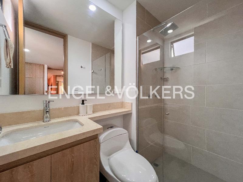 Modern 3BR Apartment with Balconies in Laureles - 9