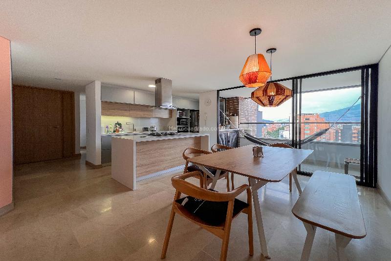 Modern 3BR Apartment with Balconies in Laureles