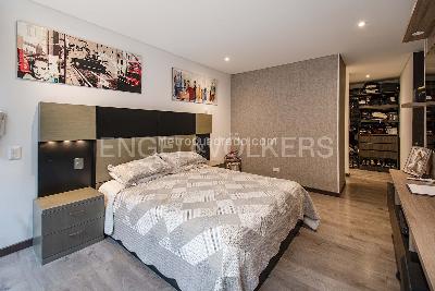 Apartamento de 2 alcobas en venta en Chico Navarra, Bogotá, 139 m² · foto 10 de 16