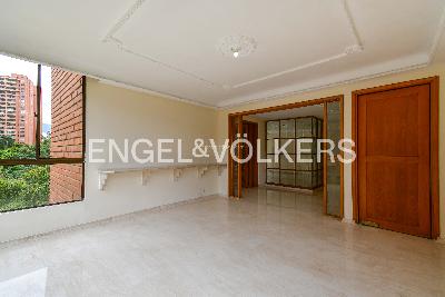 Apartamento de 4 alcobas en venta en La Florida, Medellín, 260 m² · foto 3 de 12