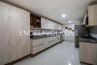 Casa de 4 alcobas en venta en El Campestre, Medellín, 685 m² · foto 4 de 18