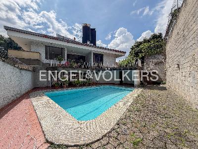 Casa de 4 alcobas en venta en La Aguacatala, Medellín, 1047 m² · foto 2 de 17