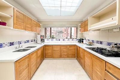 Apartamento de 3 alcobas en venta en La Carolina, Bogotá, 313 m² · foto 6 de 17