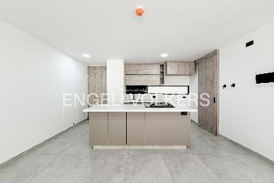 Apartamento de 1 alcoba en venta en Loma Del Escobero, Medellín, 64 m² · foto 3 de 11