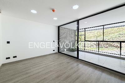 Apartamento de 1 alcoba en venta en Loma Del Escobero, Medellín, 64 m² · foto 5 de 11