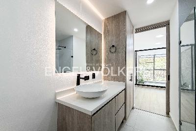 Apartamento de 1 alcoba en venta en Loma Del Escobero, Medellín, 64 m² · foto 9 de 11