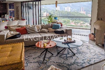 Apartamento de 2 alcobas en venta en Altos Del Poblado, Medellín, 154 m² · foto 2 de 12