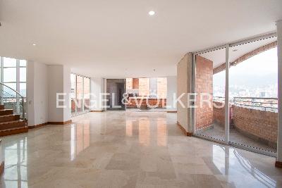 Apartamento de 3 alcobas en venta en Laureles, Medellín, 383 m² · foto 2 de 20