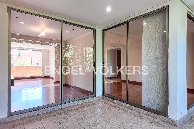 Apartamento de 4 alcobas en arriendo en Los Balsos, Medellín, 246 m² · foto 4 de 20