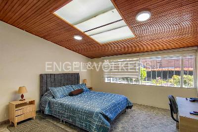 Casa de 5 alcobas en venta en Alhambra, Bogotá, 260 m² · foto 5 de 16