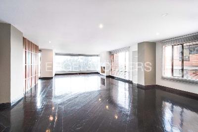 Apartamento de 3 alcobas en venta en Los Rosales, Bogotá, 283 m² · foto 3 de 19