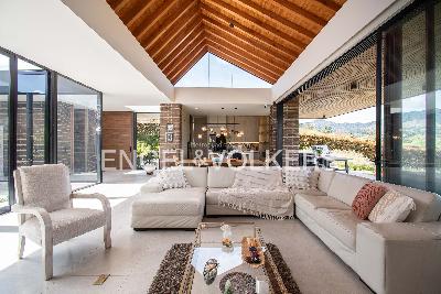 Casa de 3 alcobas en venta en El Yarumo, Medellín, 374 m² · foto 2 de 20