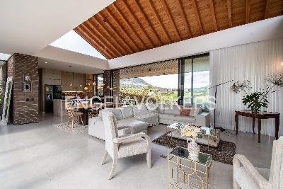 Casa de 3 alcobas en venta en El Yarumo, Medellín, 374 m² · foto 3 de 20
