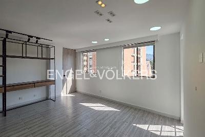 Apartamento de 1 alcoba en venta en Laureles, Medellín, 50 m² · foto 2 de 12