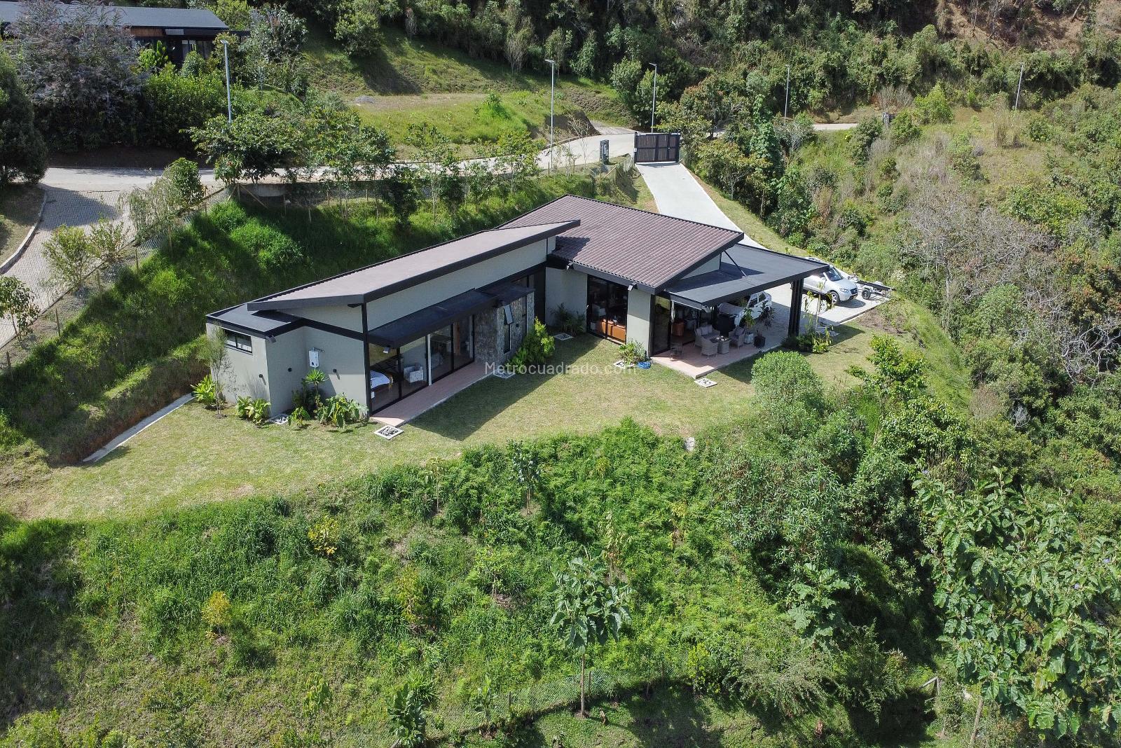 Casa de 3 habitaciones en venta en El Retiro, Medellín — imagen 1 de 20