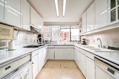 Apartamento de 4 alcobas en venta en Castropol, Medellín, 310 m² · foto 5 de 18