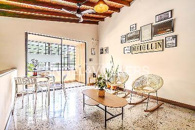 Casa de 5 alcobas en venta en Laureles, Medellín, 256 m² · foto 2 de 18