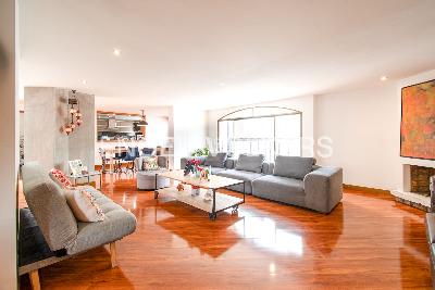 Apartamento de 4 alcobas en venta en Santa Barbara Central, Bogotá, 238 m² · foto 3 de 18