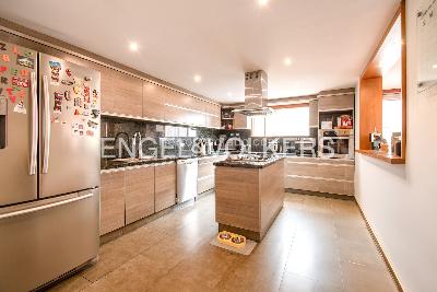 Apartamento de 4 alcobas en venta en Santa Barbara Central, Bogotá, 238 m² · foto 6 de 18