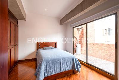 Apartamento de 4 alcobas en venta en Santa Barbara Central, Bogotá, 238 m² · foto 10 de 18
