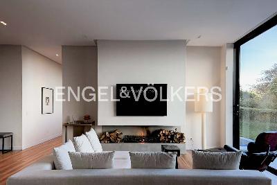 Casa de 3 alcobas en venta en Loma Del Escobero, Medellín, 270 m² · foto 2 de 9