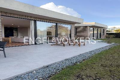 Casa de 3 alcobas en venta en Loma Del Escobero, Medellín, 270 m² · foto 3 de 9