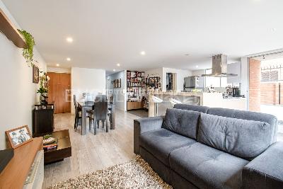 Apartamento de 2 alcobas en venta en Chico Navarra, Bogotá, 99 m² · foto 4 de 15