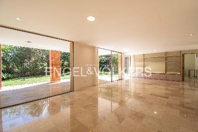 Casa de 4 alcobas en venta en Loma Del Chocho, Medellín, 404 m² · foto 2 de 20