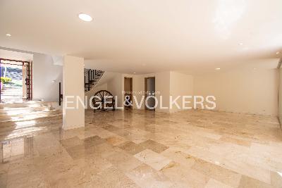 Casa de 4 alcobas en venta en Loma Del Chocho, Medellín, 404 m² · foto 4 de 20