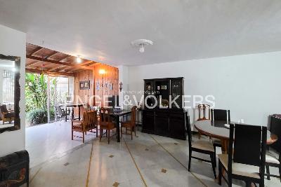Casa de 5 alcobas en venta en Laureles, Medellín, 261 m² · foto 2 de 15