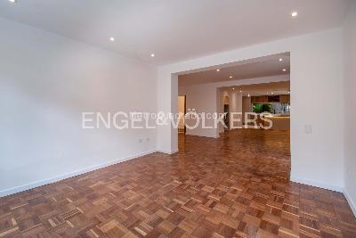 Apartamento de 3 alcobas en venta en Los Rosales, Bogotá, 207 m² · foto 2 de 17