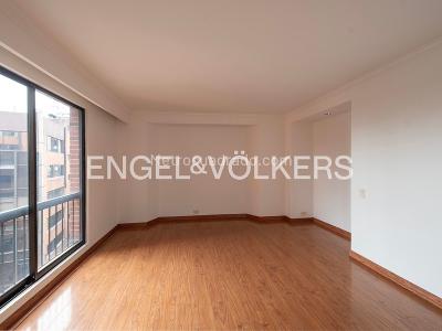 Apartamento de 3 alcobas en arriendo en Los Rosales, Bogotá, 239 m² · foto 4 de 16