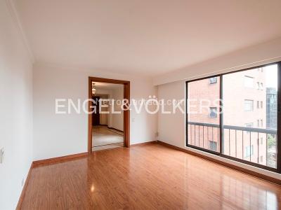 Apartamento de 3 alcobas en arriendo en Los Rosales, Bogotá, 239 m² · foto 5 de 16