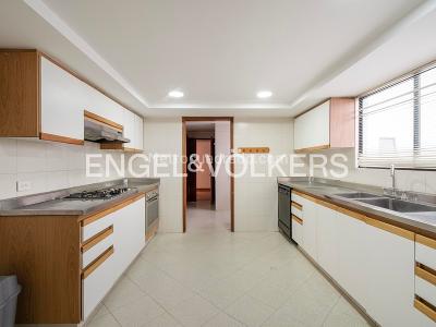Apartamento de 3 alcobas en arriendo en Los Rosales, Bogotá, 239 m² · foto 6 de 16