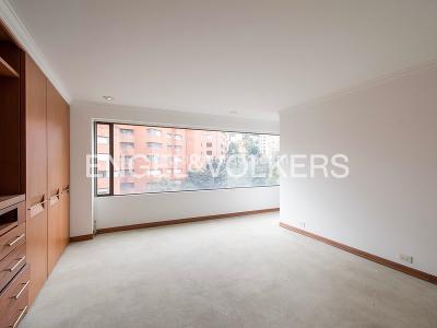 Apartamento de 3 alcobas en arriendo en Los Rosales, Bogotá, 239 m² · foto 9 de 16