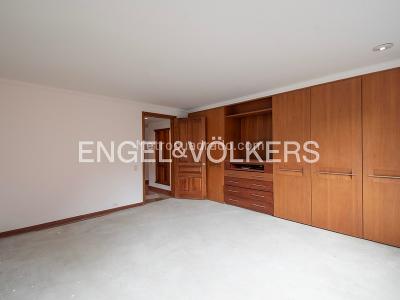 Apartamento de 3 alcobas en arriendo en Los Rosales, Bogotá, 239 m² · foto 10 de 16