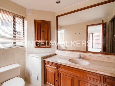 Apartamento de 3 alcobas en arriendo en Los Rosales, Bogotá, 239 m² · foto 12 de 16