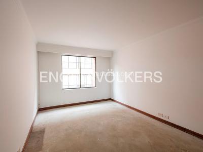 Apartamento de 3 alcobas en arriendo en Los Rosales, Bogotá, 239 m² · foto 15 de 16