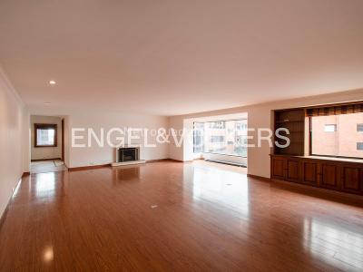 Apartamento de 3 alcobas en arriendo en Los Rosales, Bogotá, 239 m² · foto 3 de 16