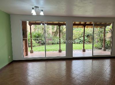 Casa de 4 alcobas en venta en La Ceja, Medellín, 250 m² · foto 2 de 13